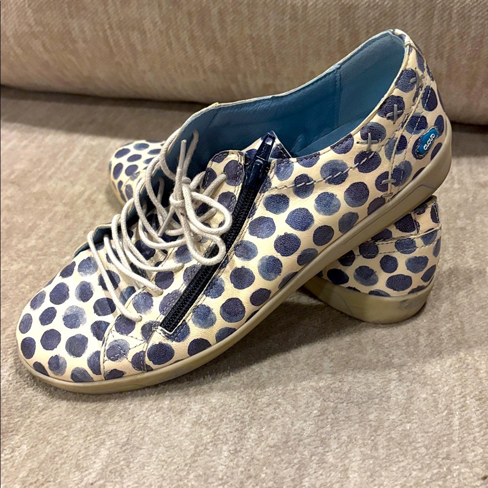 Cloud Footwear AIKA BASIC Sneakers | Size 40 | Red Brushed Sole Made in Portugal